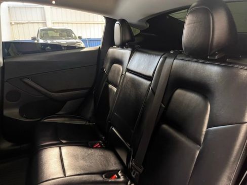 Used 2022 Tesla Model Y Long Range image 17
