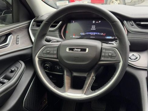 Used 2022 Jeep Grand Cherokee Limited image 12