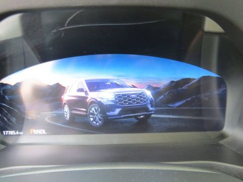Used 2025 Ford Explorer Active RWD image 21