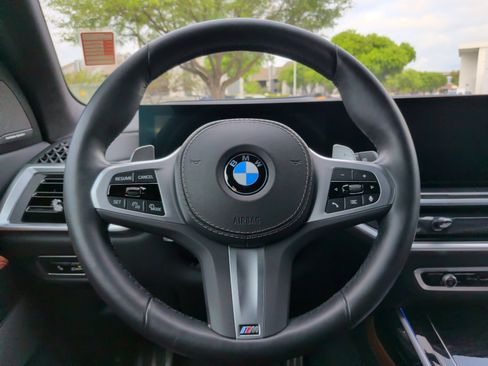 Certified 2024 BMW X7 xDrive40i w/ M Sport Package image 22