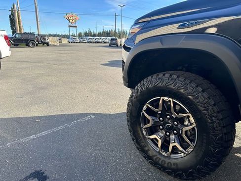 Used 2025 Chevrolet Colorado ZR2 w/ Technology Package image 27