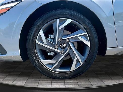 Used 2025 Hyundai Elantra Sport FWD image 31
