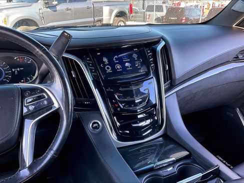 Used 2019 Cadillac Escalade Platinum image 5