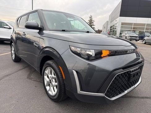 Used 2023 Kia Soul LX w/ Option Group 015 image 1