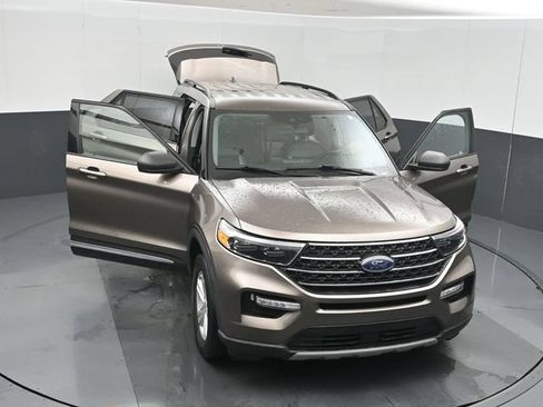 Used 2021 Ford Explorer XLT w/ Equipment Group 202A AWD/4WD image 61