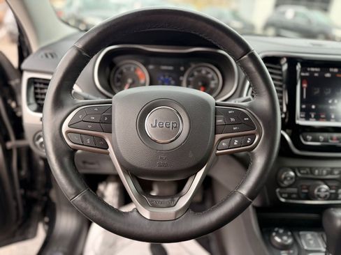 Used 2019 Jeep Cherokee Limited w/ Technology Group image 19