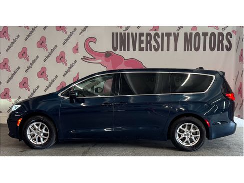 Used 2023 Chrysler Pacifica Touring-L FWD image 8