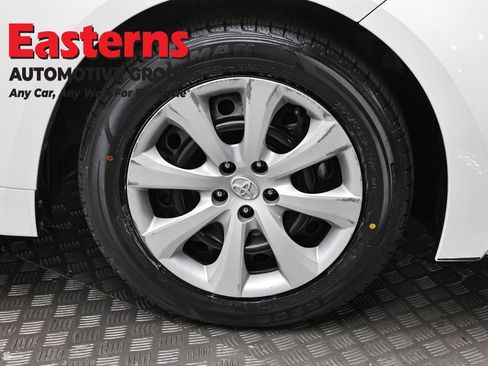 Used 2025 Toyota Corolla LE FWD image 30