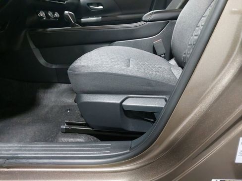 Certified 2025 Nissan Kicks SV image 48