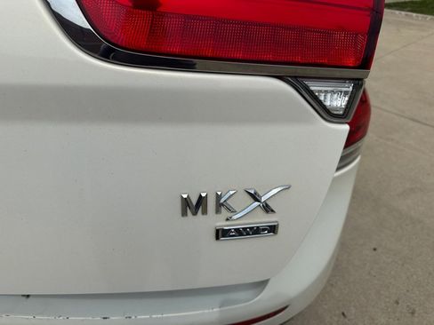 Used 2012 Lincoln MKX AWD image 15