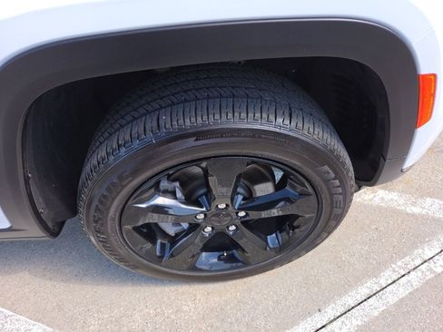 Used 2024 Jeep Grand Cherokee L Altitude image 36