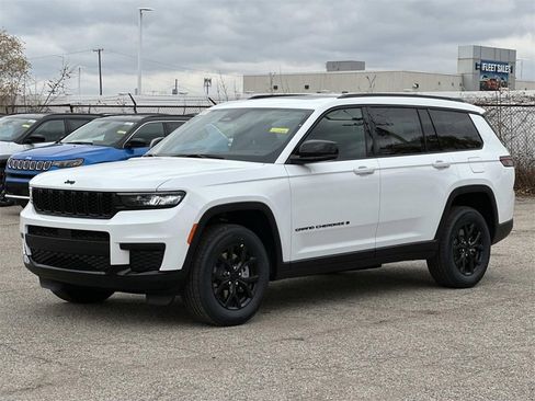 New 2025 Jeep Grand Cherokee L Altitude image 6