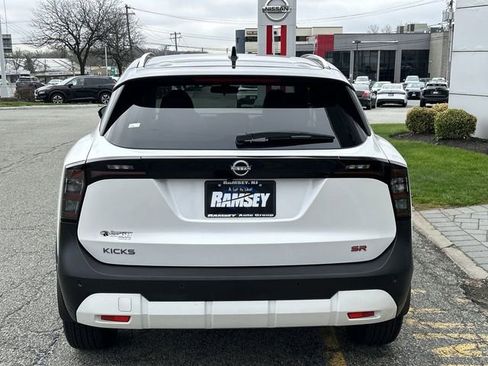 Used 2025 Nissan Kicks SR FWD image 25