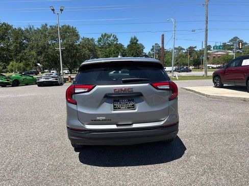 Used 2023 GMC Terrain SLE w/ Driver Convenience Package FWD image 6