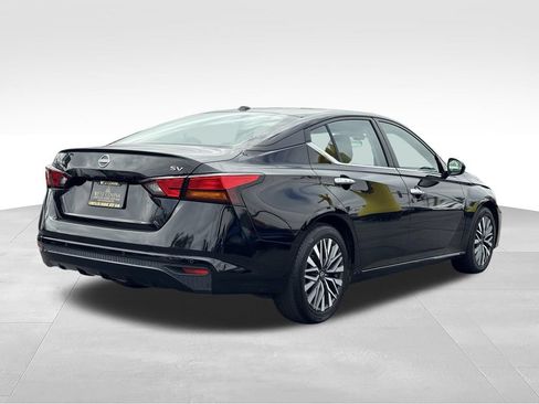 Used 2024 Nissan Altima 2.5 SV FWD image 11