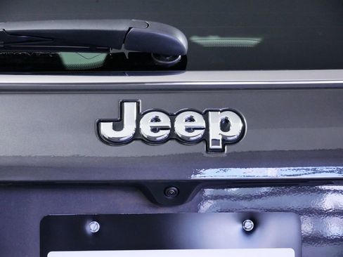 Used 2024 Jeep Compass Sport image 10