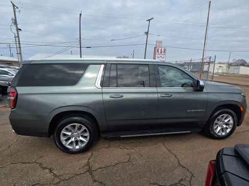 Used 2023 Chevrolet Suburban Premier RWD image 2