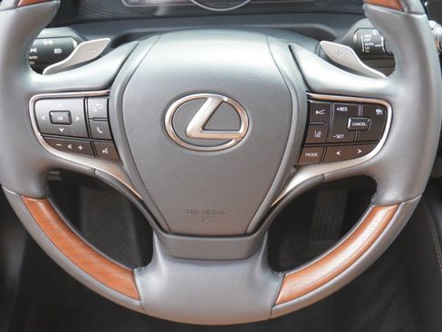 Used 2022 Lexus ES 300h Ultra Luxury w/ Accessory Package 2 FWD image 32