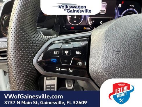 Used 2022 Volkswagen Golf R image 23