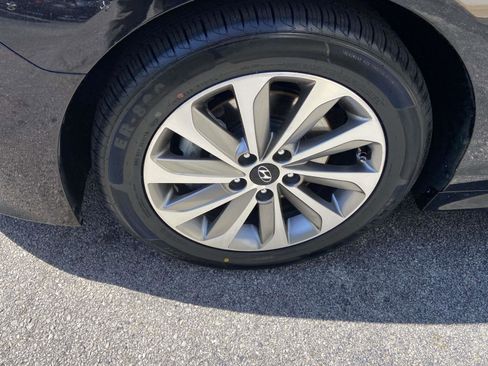 Used 2017 Hyundai Sonata Sport w/ Value Edition Package 02 image 5