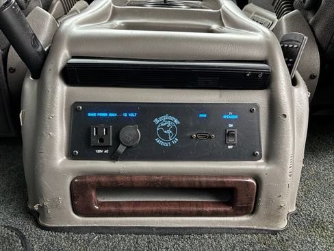 Used 2019 Chevrolet Express 2500 RWD image 41