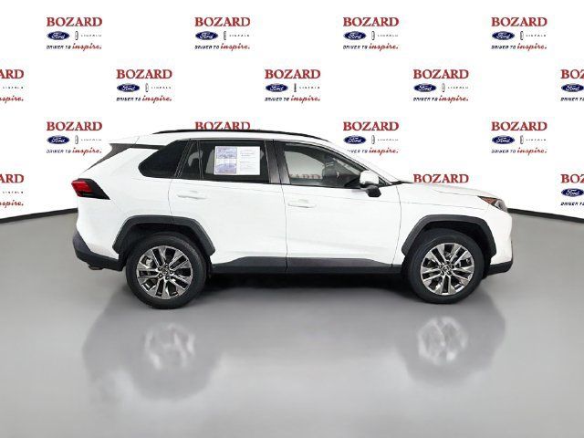 Used 2019 Toyota RAV4 XLE Premium w/ Cold Weather Package FWD image 9