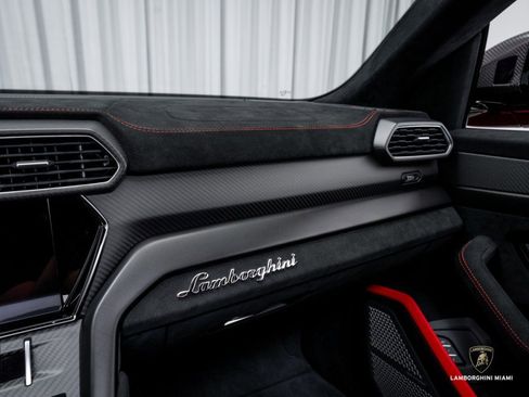 Used 2023 Lamborghini Urus Performante image 39