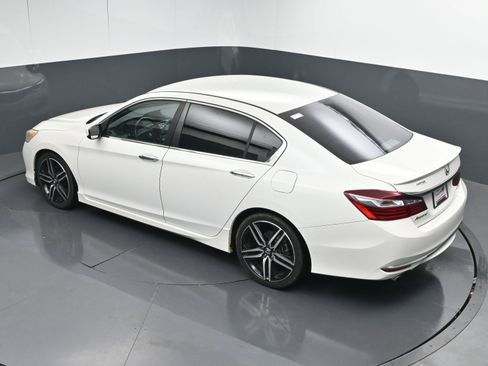 Used 2017 Honda Accord Sport image 34