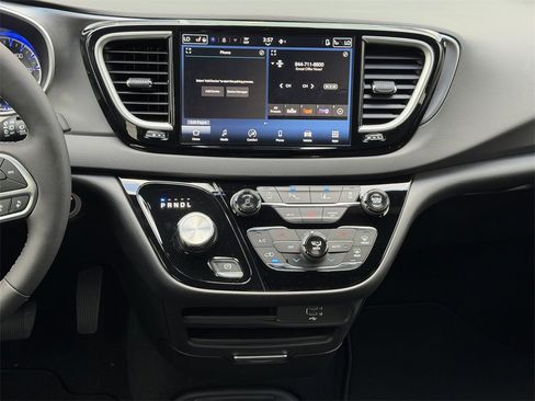 New 2026 Chrysler Voyager LX image 13