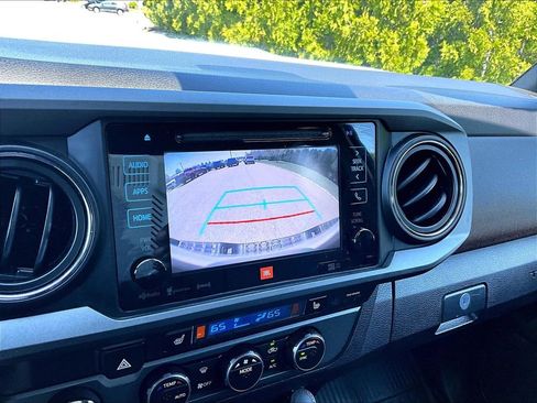 Used 2019 Toyota Tacoma TRD Sport w/ TRD Premium Sport Package AWD/4WD image 19
