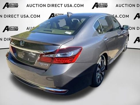 Used 2017 Honda Accord Touring image 5