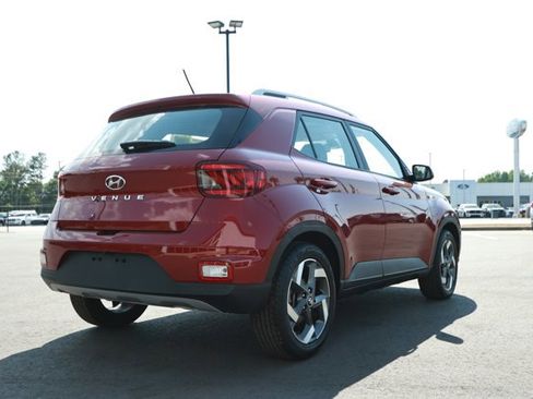 Used 2024 Hyundai Venue SEL FWD image 6