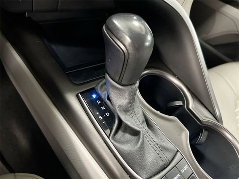 Used 2021 Toyota Camry SE image 16