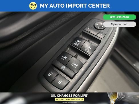 Used 2019 Jeep Cherokee Latitude Plus w/ Comfort/Convenience Group image 11