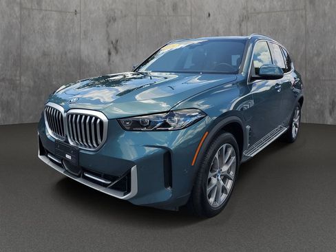 Used 2025 BMW X5 xDrive50e AWD/4WD image 3