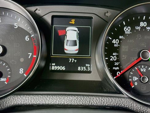 Used 2018 Volkswagen Passat 2.0T SE FWD image 13