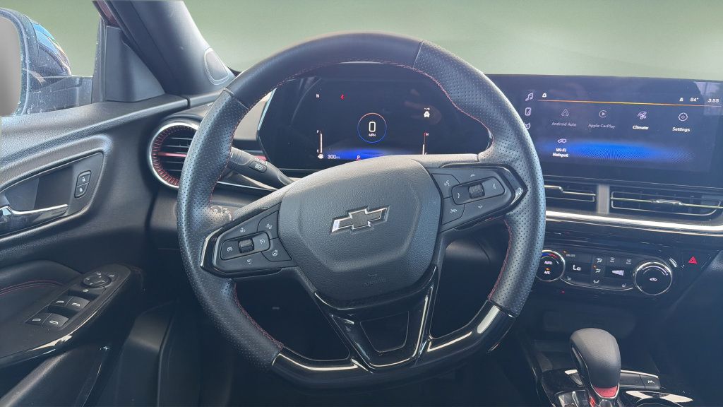 Used 2025 Chevrolet Trax RS w/ Sunroof Package FWD image 9