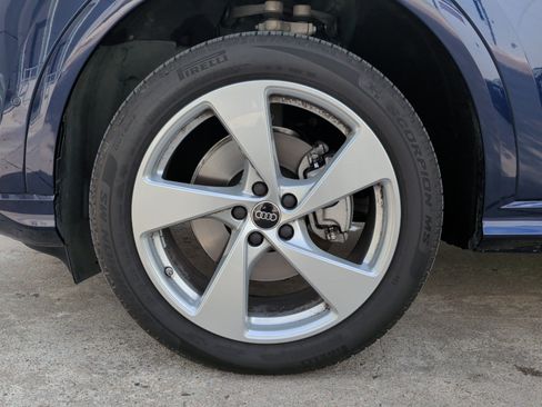 Certified 2025 Audi Q5 Premium w/ Convenience Package AWD/4WD image 7