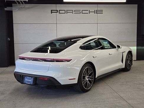 Used 2025 Porsche Taycan image 6