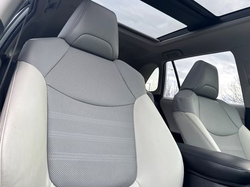 Used 2020 Toyota RAV4 Limited image 20