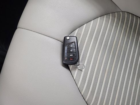 Used 2019 Toyota Camry SE image 32