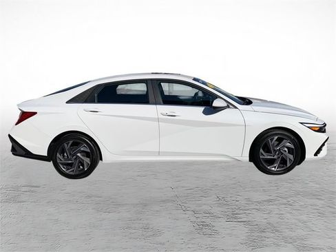 Certified 2025 Hyundai Elantra SEL FWD image 2