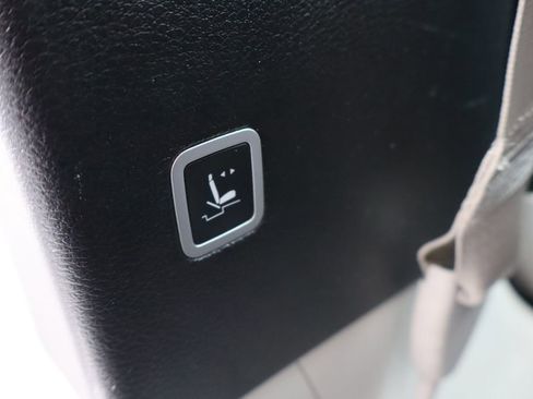 Used 2021 Chrysler Pacifica Touring-L w/ Uconnect Theater Family Group image 45