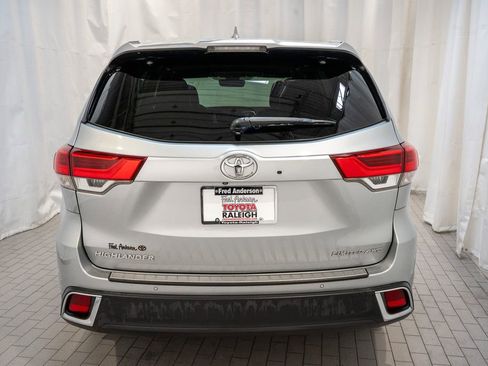 Used 2019 Toyota Highlander Limited image 4