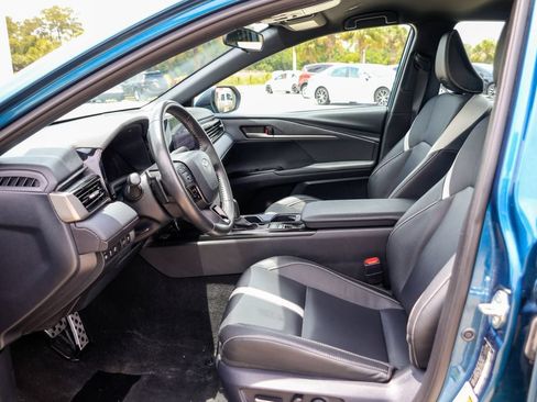 Used 2025 Toyota Camry SE FWD image 9