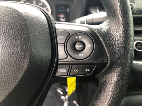 Used 2021 Toyota Corolla LE FWD image 7