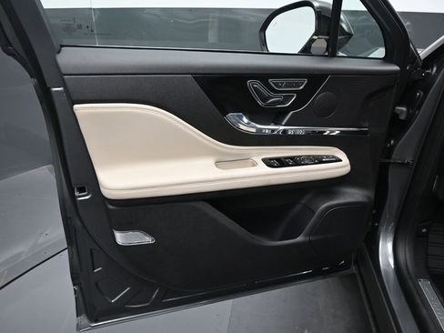 New 2026 Lincoln Corsair Premiere image 13