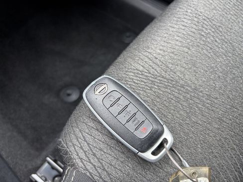 Used 2025 Nissan Rogue SV FWD image 21