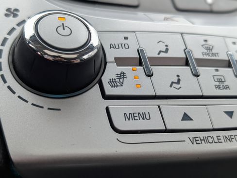 Used 2017 Chevrolet Equinox LT w/ Convenience Package image 4