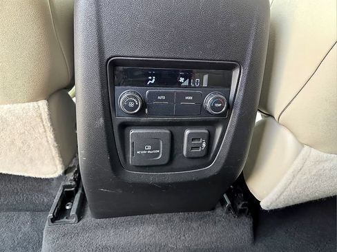 Used 2019 Buick Enclave Essence FWD image 15